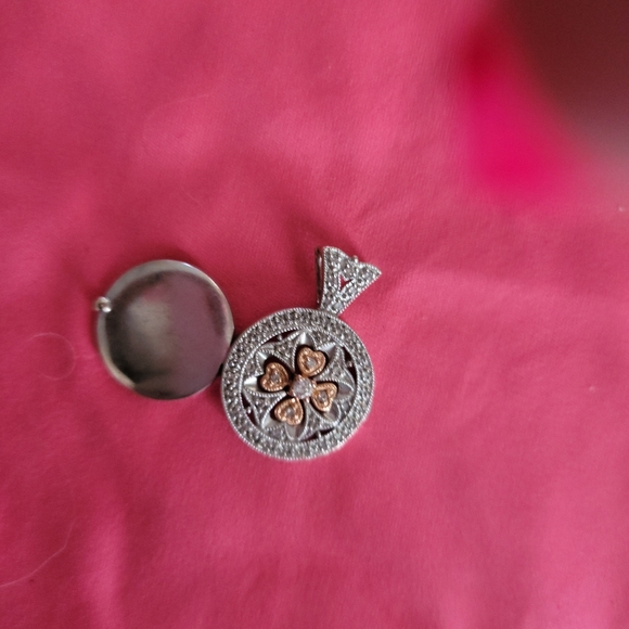 Effy locket - Picture 3 of 3